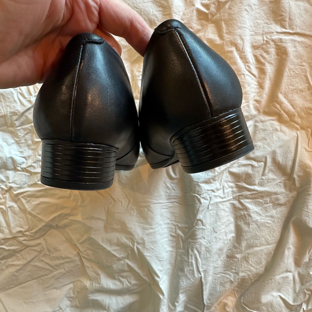 Trotters-women’s black leather loafer size 8.5 - Picture 5 of 8
